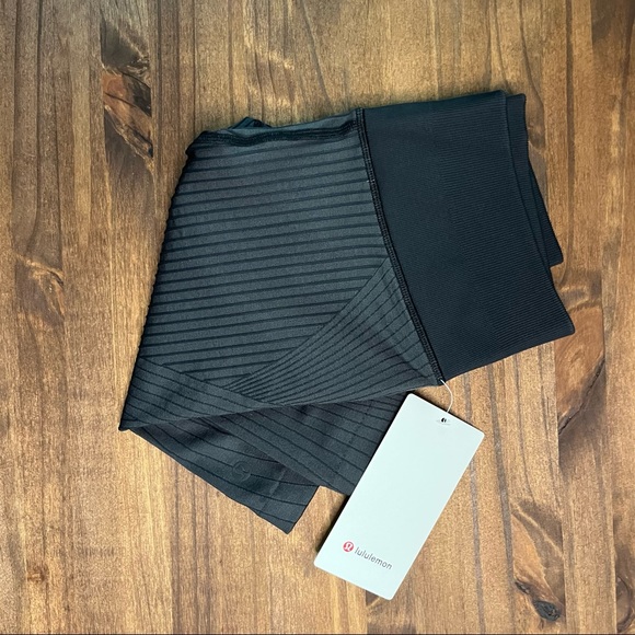 NWT Lululemon Ebb to Street High-Rise Short 8" - Picture 6 of 6